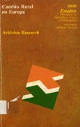 Imagen de portada del libro Cambio rural en Europa : programa de investigación sobre las estructuras agrarias y la pluriactividad